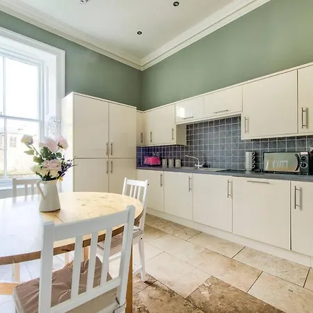 Apartment Ultra Spacious & Stylish 4bd City Centre *
