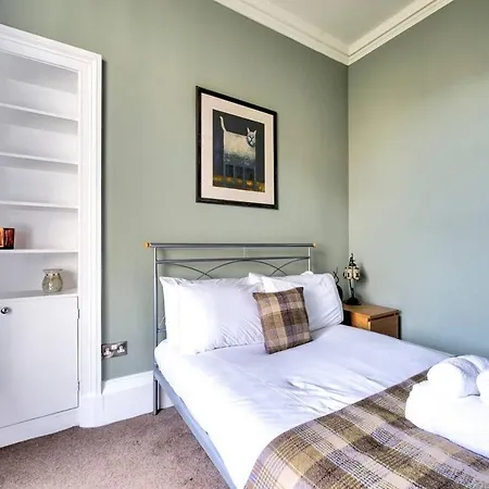 Ultra Spacious & Stylish 4bd City Centre * Edinburgh