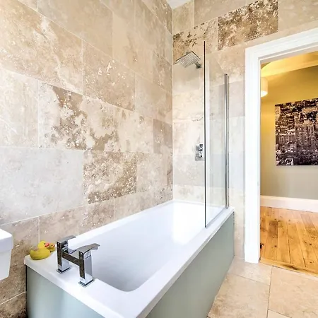Apartment Ultra Spacious & Stylish 4bd City Centre