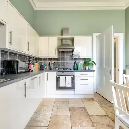 Apartment Ultra Spacious & Stylish 4bd City Centre