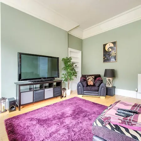 Ultra Spacious & Stylish 4bd City Centre Apartment Edinburgh