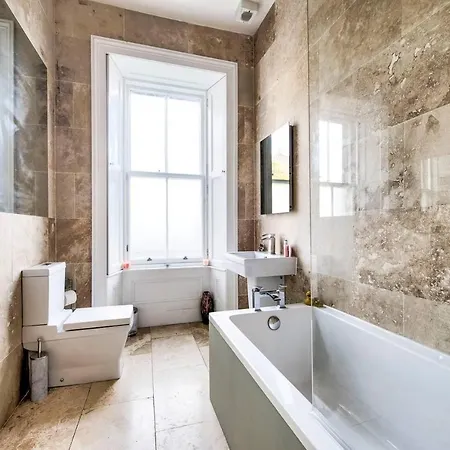 Appartement Ultra Spacious & Stylish 4bd City Centre Édimbourg