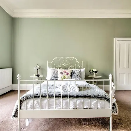 Ultra Spacious & Stylish 4bd City Centre Appartement