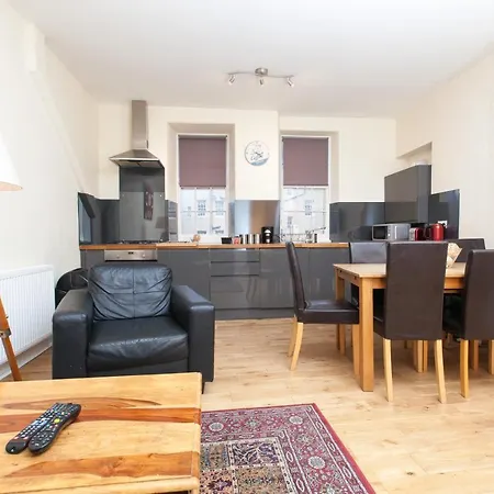 Apartment Cozy Beside Castle!!! Edinburgh