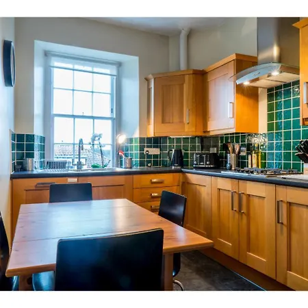 Central, Modern And Well-equipped Daire *
