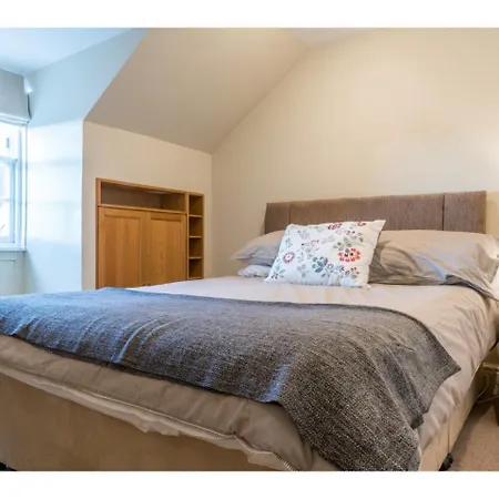 Central, Modern And Well-equipped Apartment *
