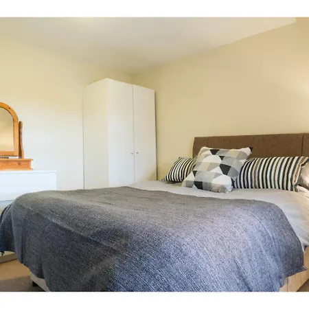 Central, Modern And Well-equipped Apartment