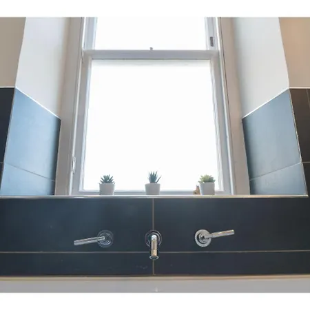 Daire Central, Modern And Well-equipped