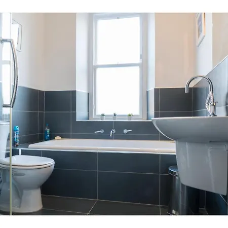 Central, Modern And Well-equipped Apartment Edinburgh