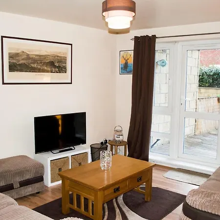 Bright 2 Bedroom Flat With Patio Apartment Edinburgh