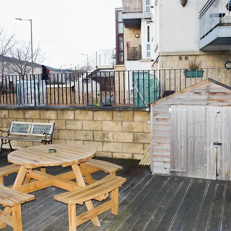 Bright 2 Bedroom Flat With Patio Apartment Edinburgh