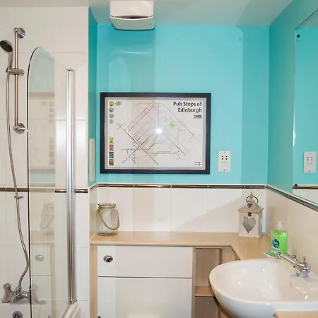 Apartment Bright 2 Bedroom Flat With Patio