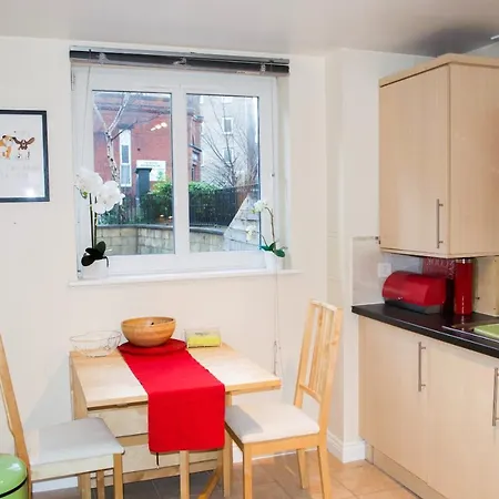 Apartment Bright 2 Bedroom Flat With Patio