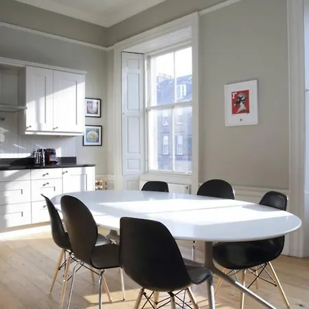 North Castle Street Flat With Views Over * Edinburgh