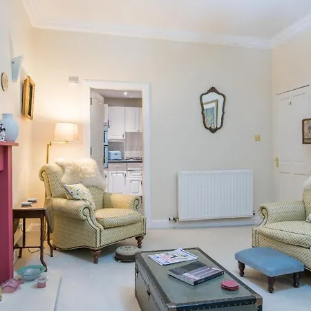 2 Bedroom Georgian Apt W/terrace In Central Apartamento