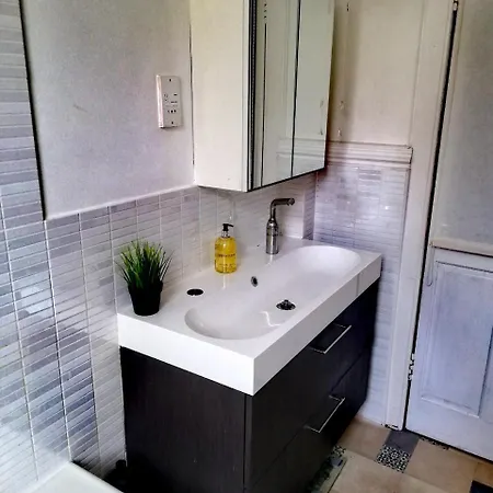 Beautiful And Spacious Flat In Morningside إدنبرة