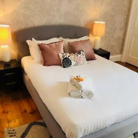 Apartment Central Luxury 3br Stockbridge *