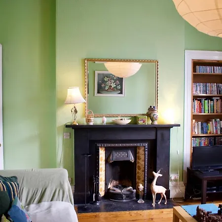 Daire Traditional 3 Bedroom In Bruntsfield *
