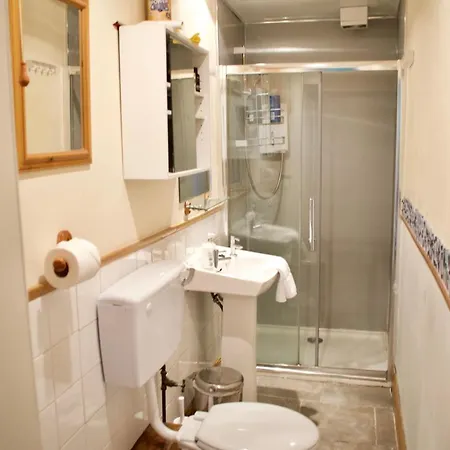 Traditional 3 Bedroom In Bruntsfield *