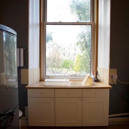 Daire Traditional 3 Bedroom In Bruntsfield