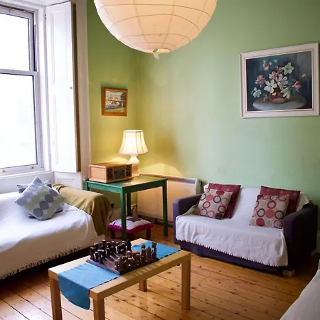 Traditional 3 Bedroom In Bruntsfield