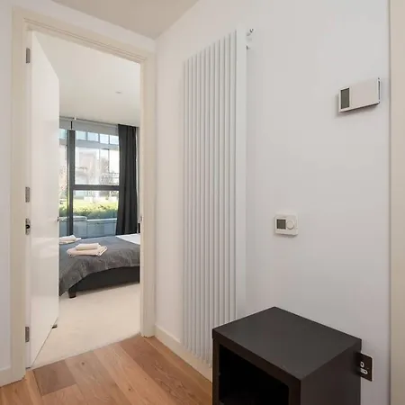 Daire Best Location! - Ultra Modern Quartermile Apt *