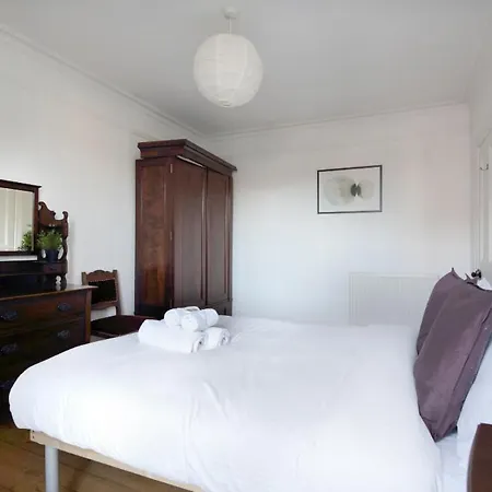 Bright & Charming One Bed In Morningside إدنبرة