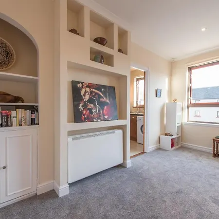 Comfortable City 2br Apt, Near Leith *