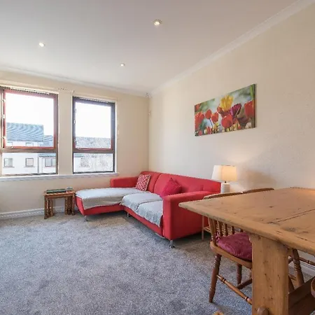 Daire Comfortable City 2br Apt, Near Leith *