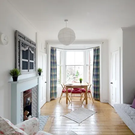 Bright & Charming One Bed In Morningside إدنبرة