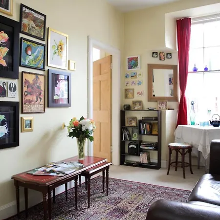 Artist's Flat Near Castle Διαμέρισμα Εδιμβούργο