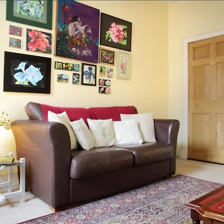 Artist's Flat Near Castle Apartment Edinburgh