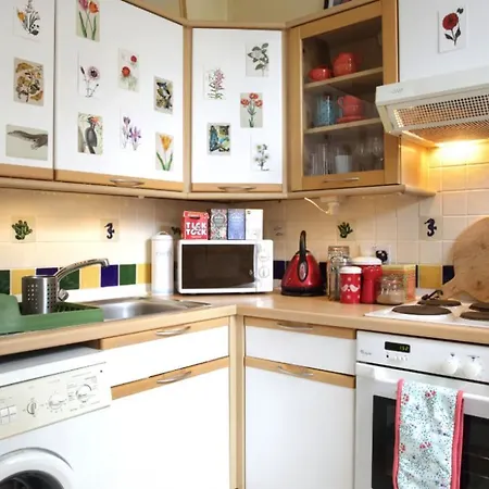 Artist's Flat Near Castle Apartment *