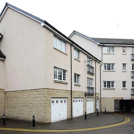 2 Bedroom Apt Walking Distance To Centre & Haymarket Apartment