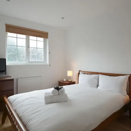 2 Bedroom Apt Walking Distance To Centre & Haymarket 爱丁堡