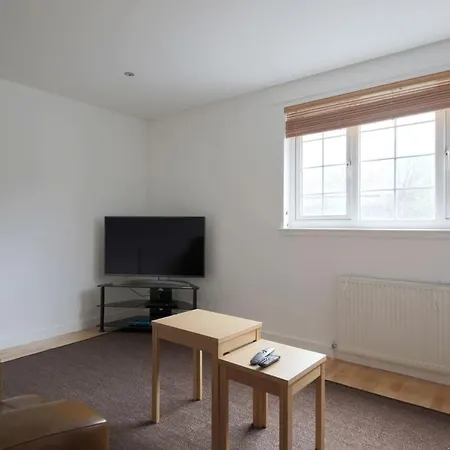 2 Bedroom Apt Walking Distance To Centre & Haymarket *