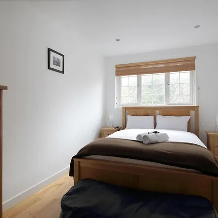 2 Bedroom Apt Walking Distance To Centre & Haymarket 爱丁堡