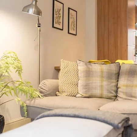 Northumberland Place - Gorgeous 3 Bed Mews House In Central Apartment *