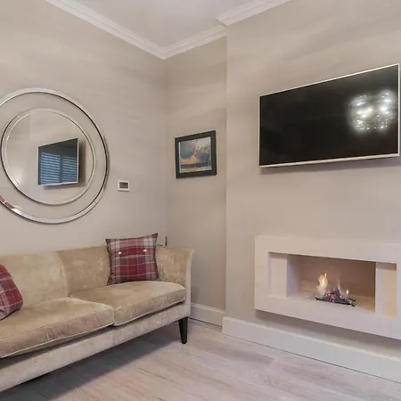 Daire Cosy Holiday In City Centre, Rose Street Edinburgh
