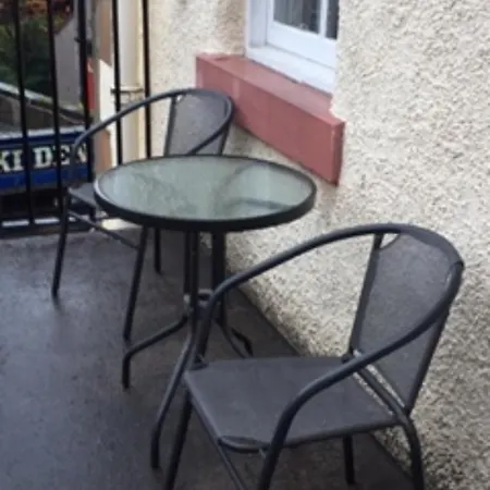 2 Bedroom In The Heart Of Old Town Apartment