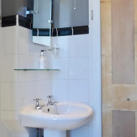 公寓 Refurbished 1br With City Views And Airport Links