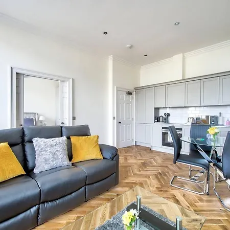 Guestready - Modern 5 Minutes Walk From Princes Street Appartamento