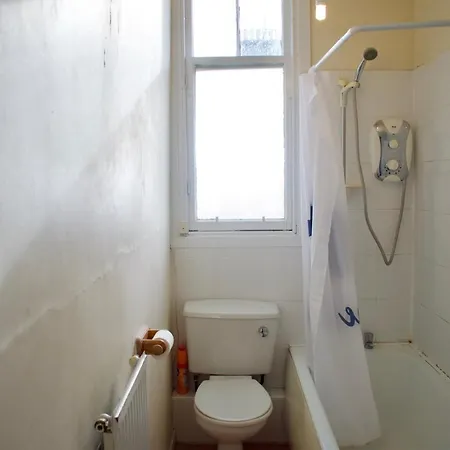 Traditional 2 Bedroom 公寓