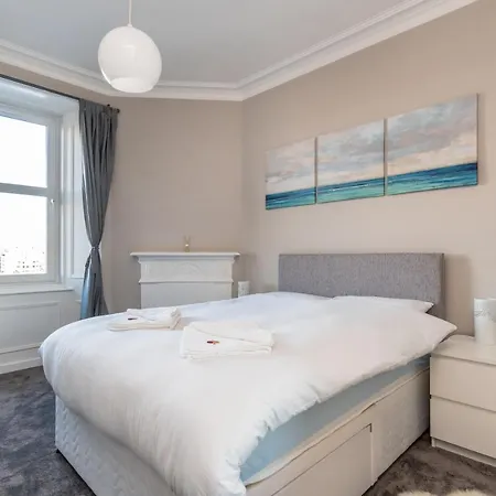דירה Silver Lining Luxury Holyrood Apt אדינבורו