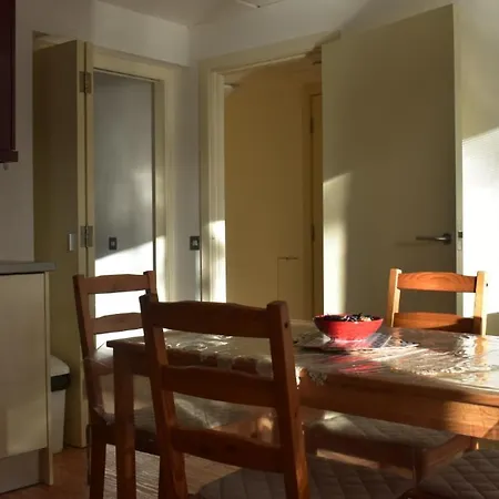 Peffermill Road - Delightfully Modern Two Bedroom Apt Near Arthurs Seat Appartement