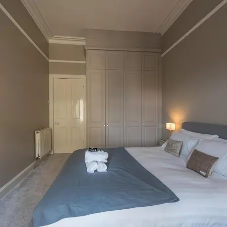 Bruntsfield Place - Beautiful 2 Bed With Spectacular Views!