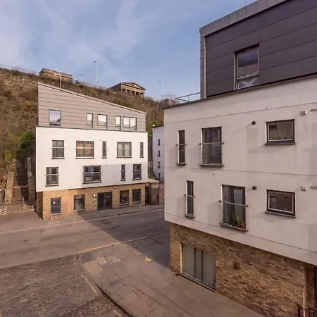 Joivy Old Town With Parking Close To Royal Mile Apartamento