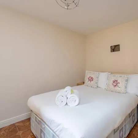 Joivy Old Town With Parking Close To Royal Mile Апартаменты *