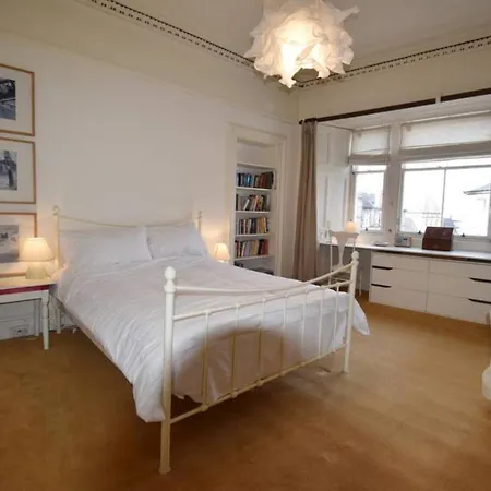 4 Bedroom Flat In City Centre Sleeps 8 Διαμέρισμα