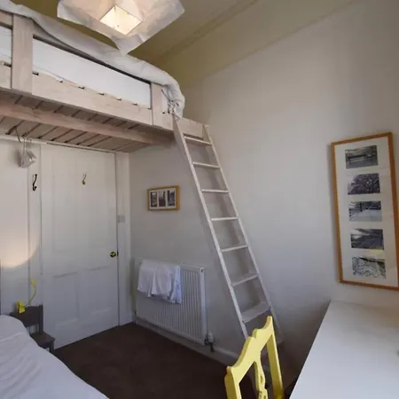4 Bedroom Flat In City Centre Sleeps 8 Διαμέρισμα